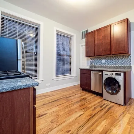 Image 4 - 629 W Oakdale Ave, Unit CL #2 - Apartment for rent