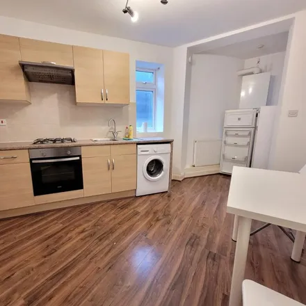 Rent this 1 bed apartment on Golders Green Road in London, NW11 8HP
