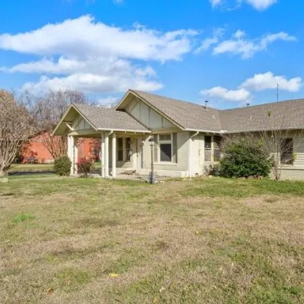 Image 2 - 2003 Walnut Street, Greenville, TX 75401, USA - House for sale