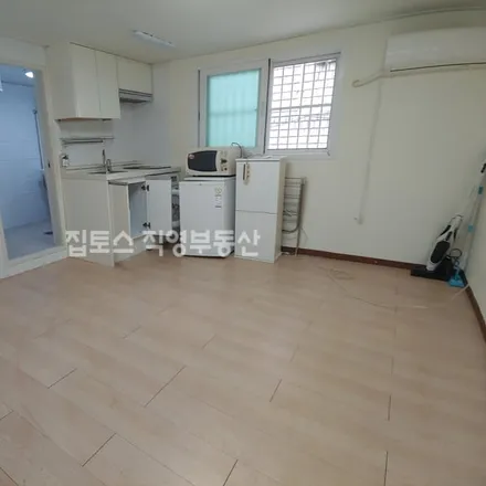 Rent this studio apartment on 서울특별시 강남구 청담동 62-23