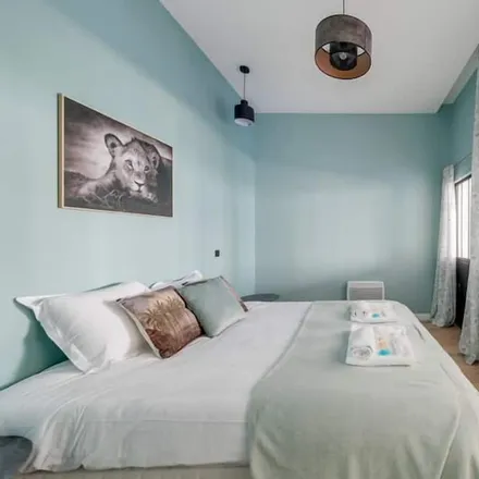 Rent this 2 bed apartment on Place des Vins de France in 75012 Paris, France