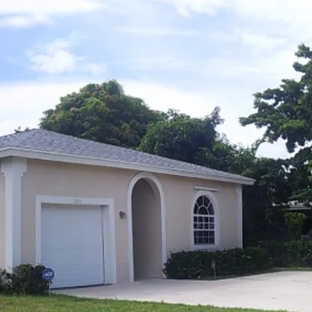 Rent this 3 bed house on 334 nw 14th ave