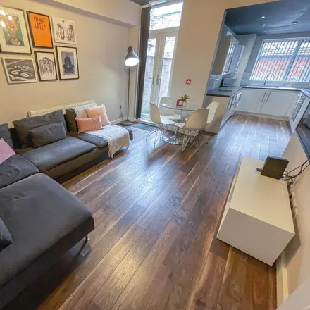 Rent this 6 bed townhouse on Hannan Road in Liverpool, L6 6DA