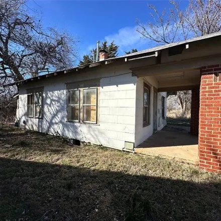 Image 2 - 399 North Keith Avenue, El Reno, OK 73036, USA - House for sale