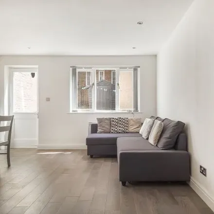 Rent this 3 bed apartment on Royal London Hospital in Whitechapel Road, London