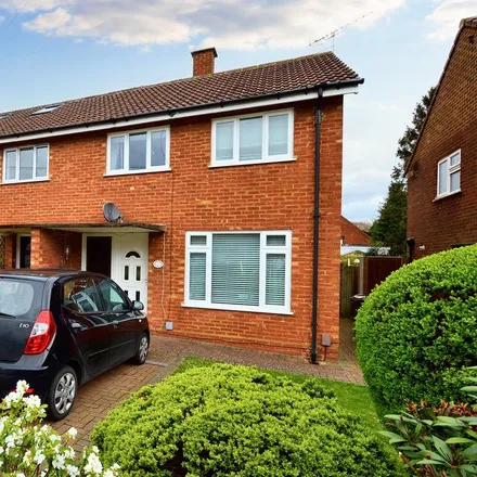 Rent this 2 bed house on Thirlmere Drive in St Albans, AL1 5QL