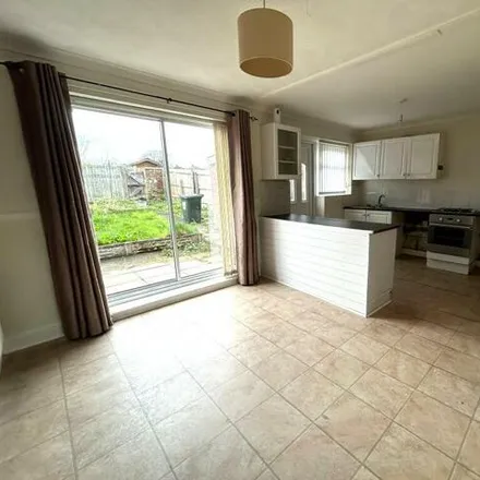 Image 6 - Valley View, Ellesmere Port, CH66 3SY, United Kingdom - Townhouse for sale