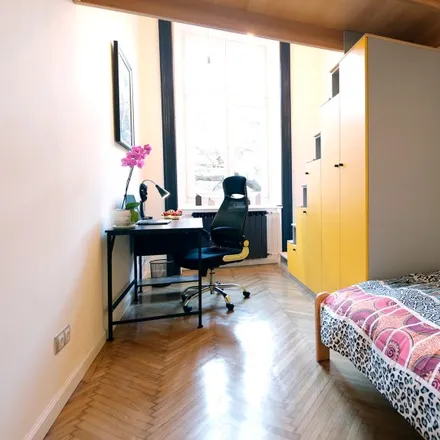 Rent this 2 bed room on MÁV in Budapest, Múzeum utca 11