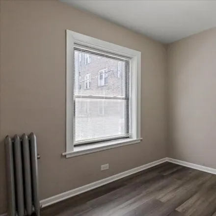 Image 1 - 2125 E 67th St Apt 1W, Chicago, Illinois, 60649 - Apartment for rent