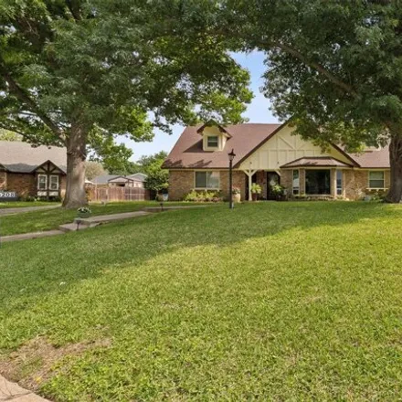 Image 2 - 3801 Diamond Loch East, North Richland Hills, TX 76180, USA - House for sale