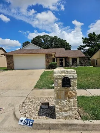 Buy this 3 bed house on 819 Lawndale Dr in Arlington, Texas