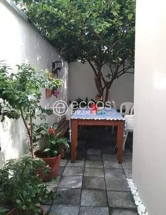 Buy this 4 bed house on Alameda José Oliveira Guimarães in Jardim Holanda, Uberlândia - MG