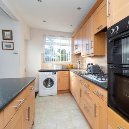 Image 4 - Hill Top, Stonecot, London, SM3 9JH, United Kingdom - Townhouse for sale