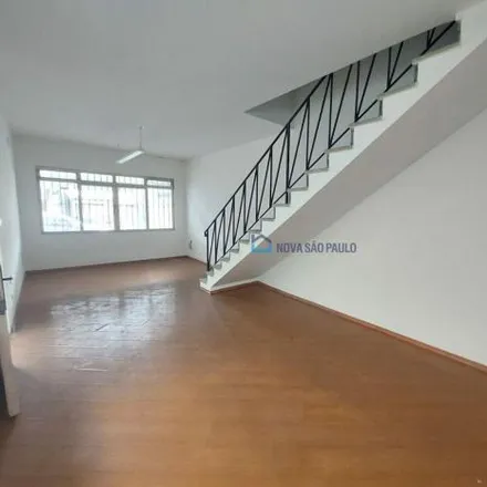 Rent this 2 bed house on Banco do Brasil in Alameda dos Quinimuras, Vila da Saúde