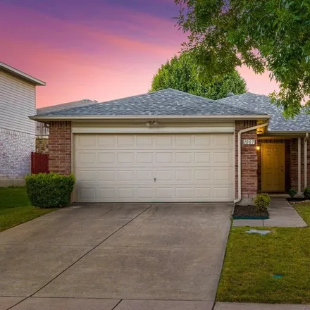 Buy this 3 bed house on 1009 Scenic Hills Drive in McKinney, TX 75071