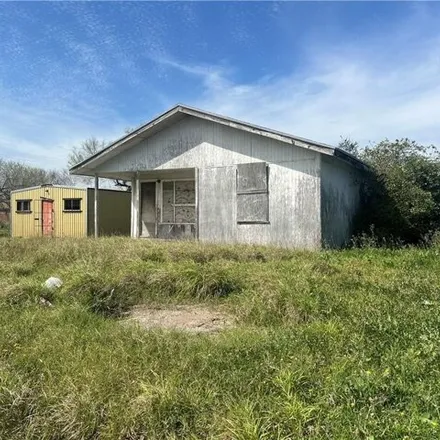 Image 2 - 628 West Corral Avenue, Kingsville, TX 78363, USA - House for sale