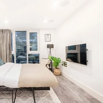 Rent this 2 bed apartment on London in E1 8NF, United Kingdom