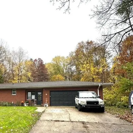 Buy this 5 bed house on 26883 Marcellus Highway in Dowagiac, MI 49047