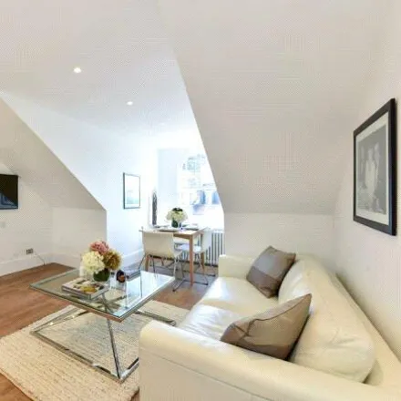 Image 5 - 25-29 Egerton Gardens, London, SW3 2BY, United Kingdom - Apartment for rent