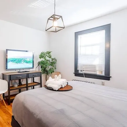 Rent this 5 bed apartment on Bridgeport