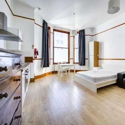 Rent this studio apartment on 37 Courtfield Gardens in London, SW5 0PJ