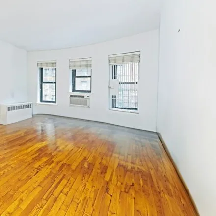 Image 2 - 160 E 91st St Apt 2e, New York, 10128 - Apartment for sale