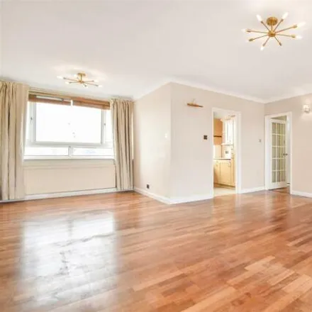 Rent this 2 bed room on Etchingham Court in London, N3 2EA