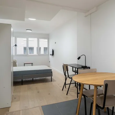 Image 2 - 8 Rue Fernand Pelloutier, 75017 Paris, France - Apartment for rent