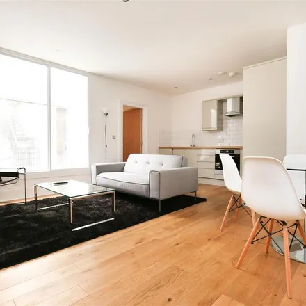 Rent this 3 bed apartment on Albatross Hostel in 51 Grainger Street, Newcastle upon Tyne