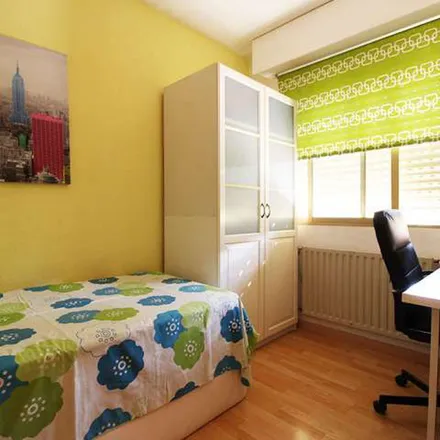 Rent this 3 bed apartment on Madrid in ACIME - Asociación Cultural de Invalidos Militares de España, Calle de Leonor de la Vega
