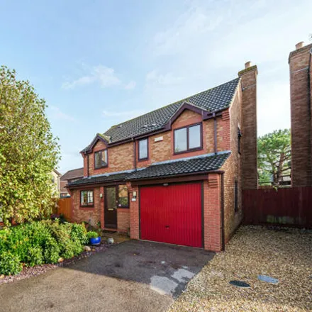 Buy this 4 bed house on 12 Long Croft in Yate Rocks, BS37 7YW