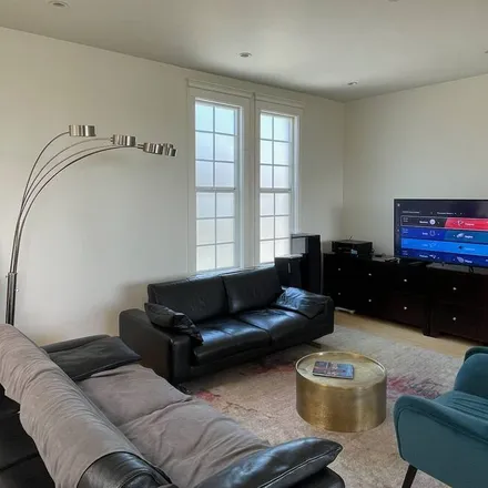 Rent this 3 bed house on San Francisco