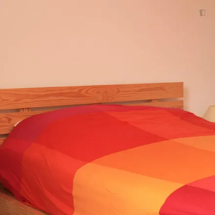Rent this 4 bed room on Jardim de Infância Nº2 de Sintra in Rua do Vale de São Martinho, 2710-627 Sintra