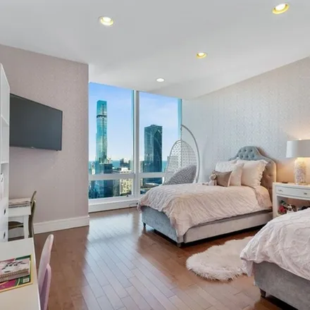 Rent this 5 bed apartment on Rebar in 401 North Wabash Avenue, Chicago