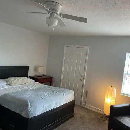 Rent this 1 bed room on 501 Madison Street South in Saint Petersburg, FL 33711
