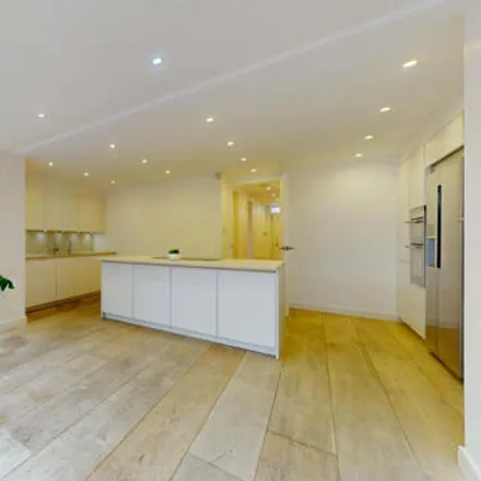 Image 4 - 24 Brocas Close, Primrose Hill, London, NW3 3LD, United Kingdom - Townhouse for sale