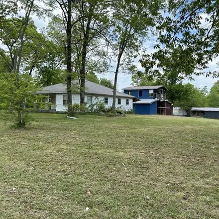 Image 2 - Linden Highway, Hohenwald, TN 38462, USA - House for sale