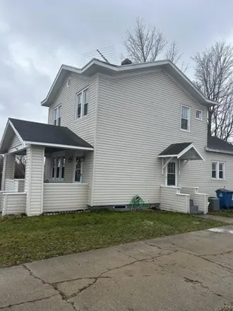 Image 3 - 111 N River St, Evart, Michigan, 49631 - House for sale