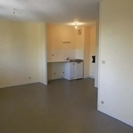 Rent this 1 bed apartment on 2 Chemin de Halage in 60280 Margny-lès-Compiègne, France