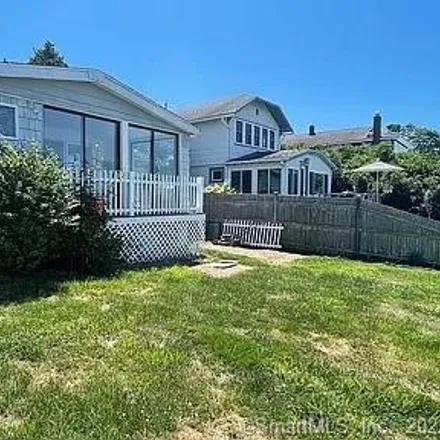 Image 5 - 56 New Shore Road, Pleasure Beach, Waterford, CT 06385, USA - House for sale