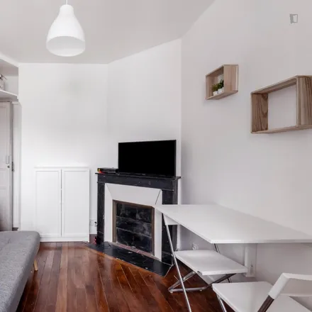 Image 4 - 10 Square de Clignancourt, 75018 Paris, France - Apartment for rent