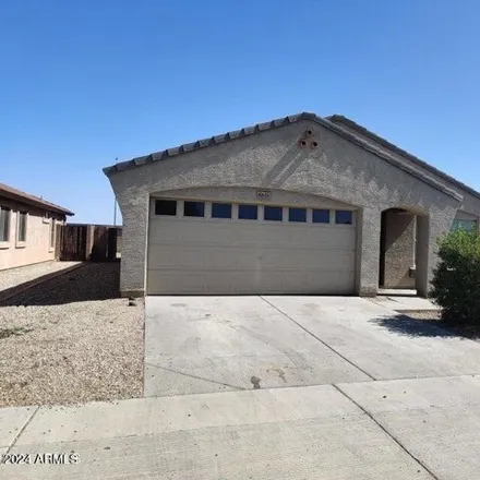 Rent this 3 bed house on 6699 South 31st Drive in Phoenix, AZ 85041