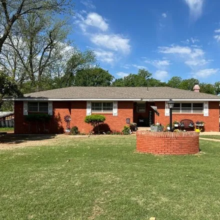 Image 1 - 170 East Cavalry Street, New Cordell, Washita County, OK 73632, USA - House for sale