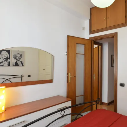 Image 4 - Titanic, Via Val Cristallina, 00141 Rome RM, Italy - Room for rent