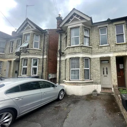 Rent this 6 bed duplex on Priory Avenue in High Wycombe, HP13 6GZ