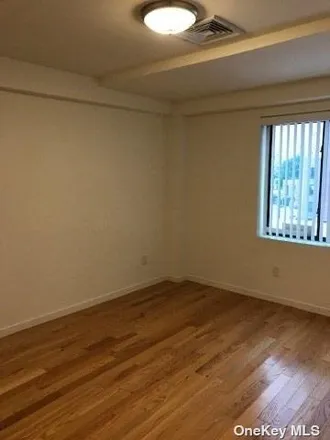 Image 4 - 135-17 Northern Boulevard, New York, NY 11354, USA - House for rent
