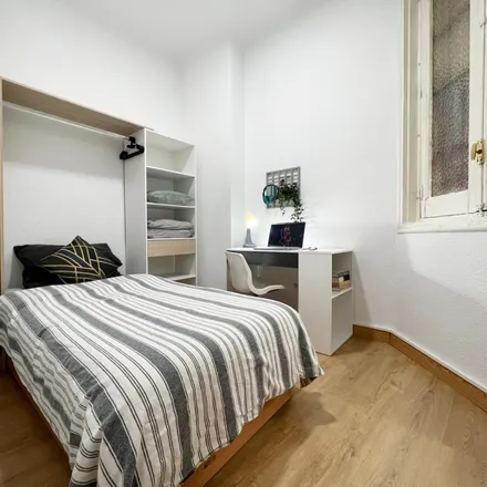 Rent this 2 bed room on Calle de Tribulete in 4, 28012 Madrid