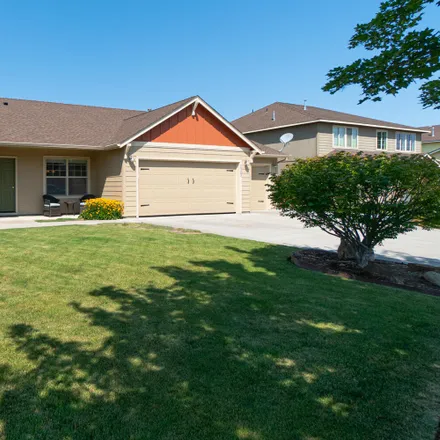 Buy this 4 bed house on 2703 Northwest 12th Street in Redmond, OR 97756
