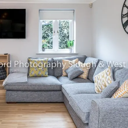 Image 3 - 93 Broomfield, Guildford, GU2 8LH, United Kingdom - Apartment for rent