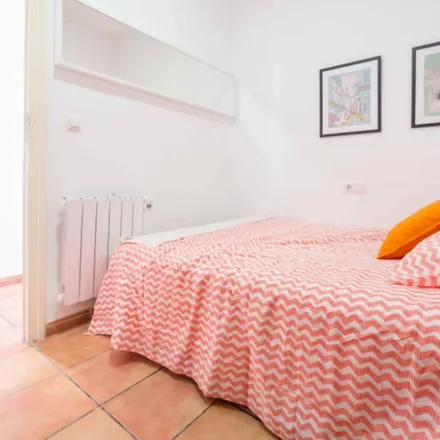 Rent this 5 bed apartment on melocomo in Carrer de l'Almirall Cadarso, 30